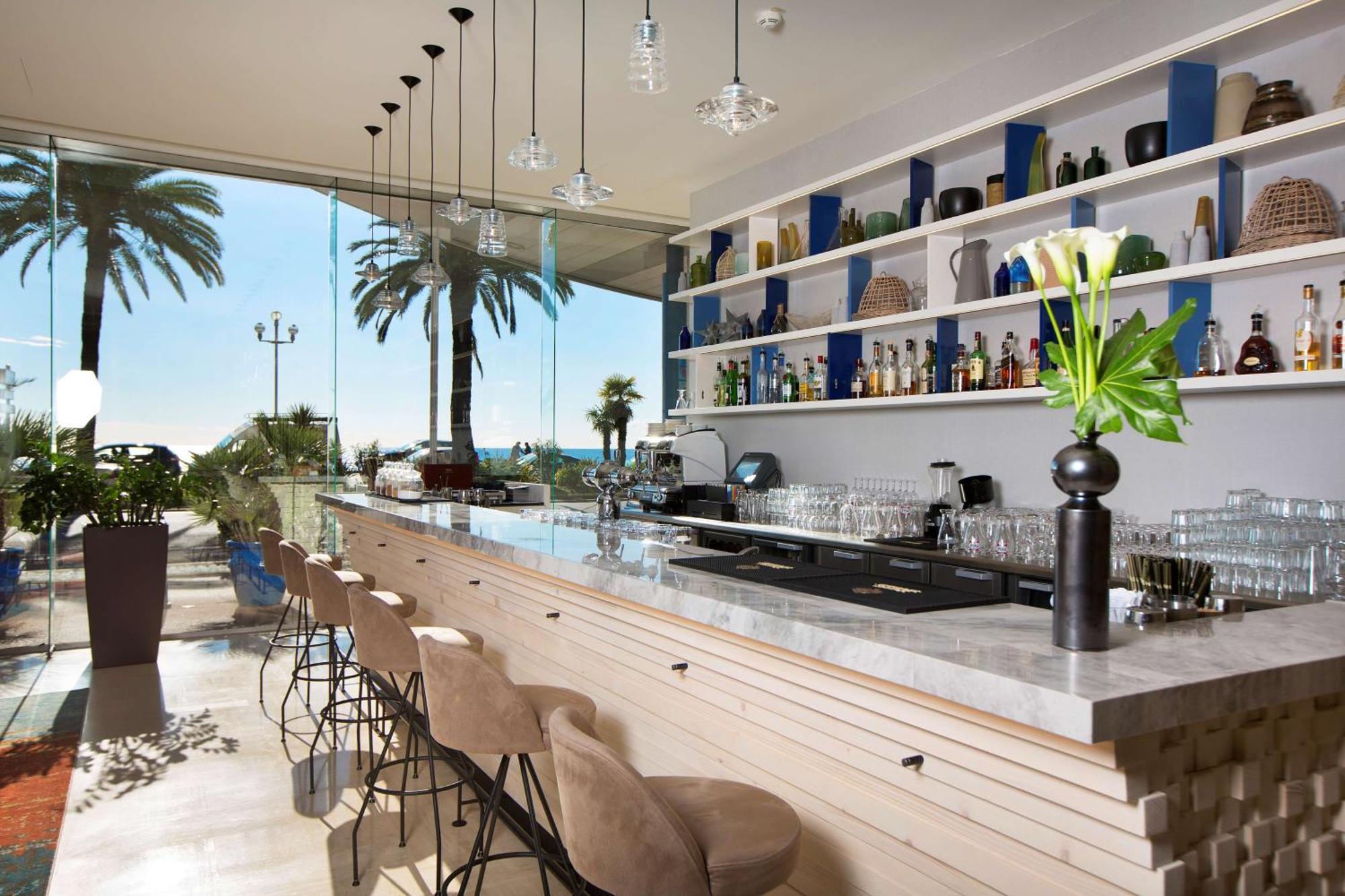 Radisson Blu Hotel Nice Exterior photo