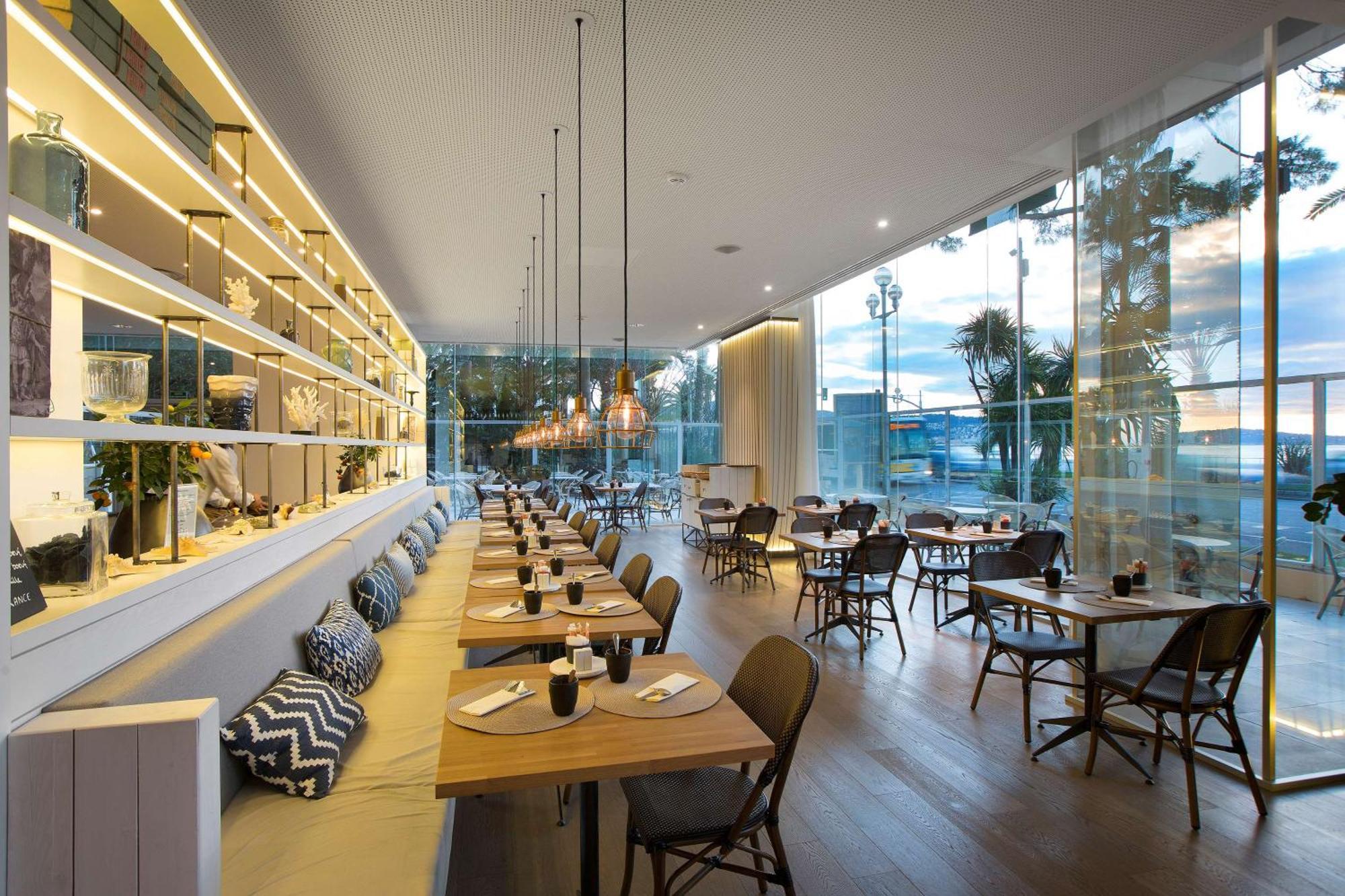 Radisson Blu Hotel Nice Exterior photo